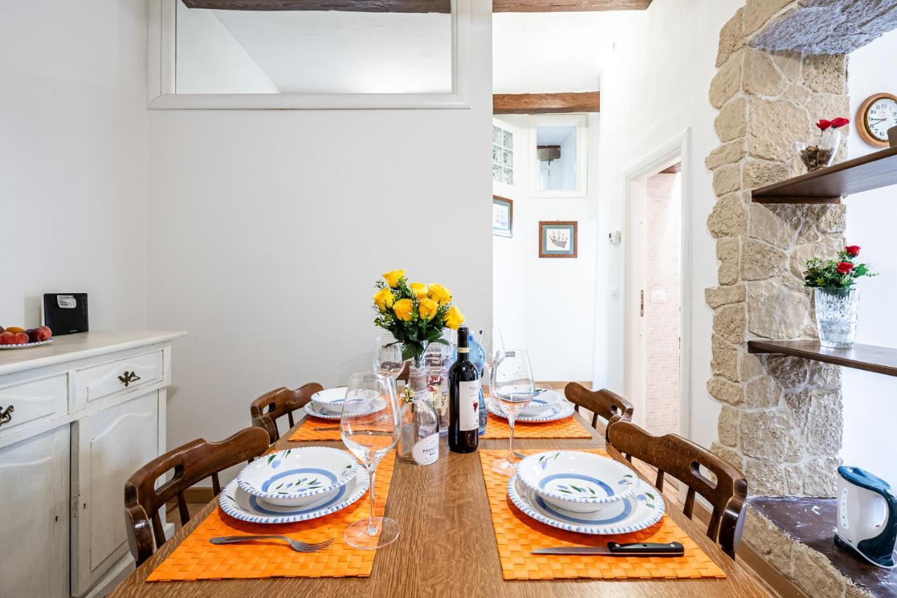 Student's Apartment-simple&basic In The Center Of Florencia